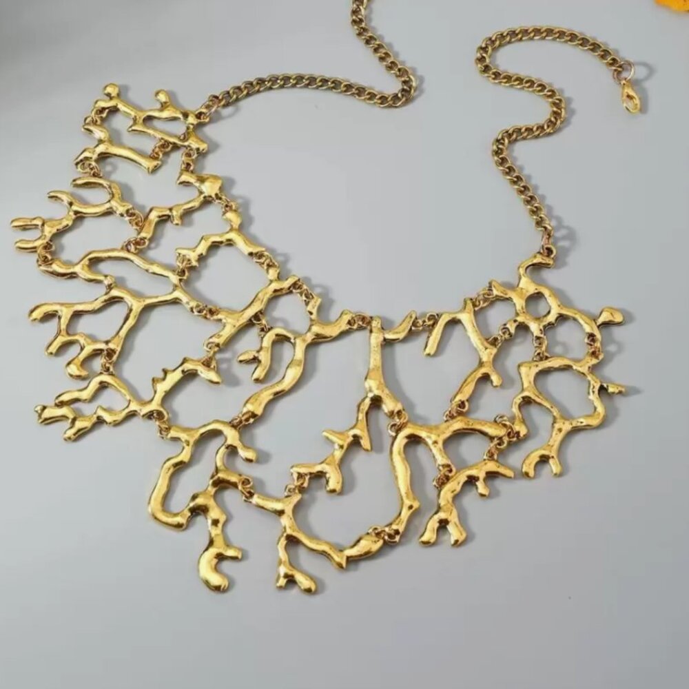 Golden Color Necklace with Coral Shape Pendant for Women